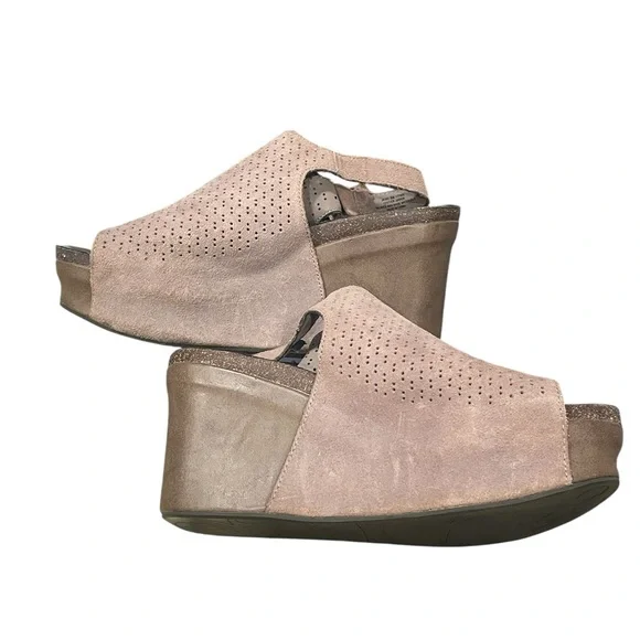 OTBT Taupe Wedge Sandal - Picture 5 of 9